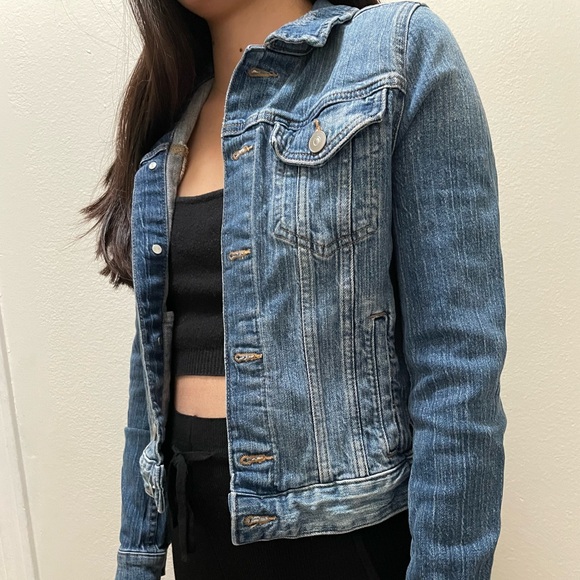 H&M Women’s Jean Jacket Size 4 - Picture 2 of 9